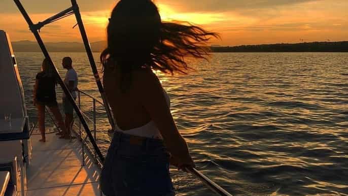 Valencia: Crucero en Catamarán al Atardecer o de Día con Bebida