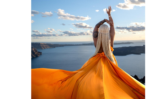 Santorini: Sesión de fotos con vestido voladorOia o Imerovigli: Sesión de fotos con vestido volador de Santorini