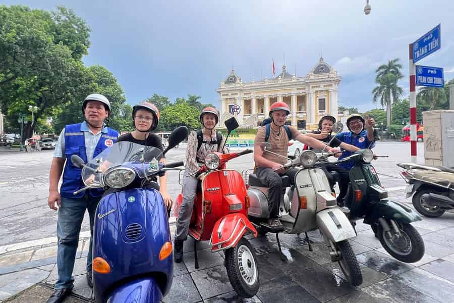Hanoi: Abendliche Foodtour mit der Vespa. Foto: GetYourGuide Hanoi: Abendliche Foodtour mit der Vespa. Foto: GetYourGuide