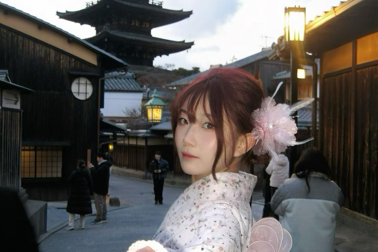 Kyoto: Luxury Kimono Photoshoot With ProfessionalPhotography