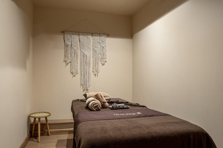 Bangkok: ThaiThai Massage near BTS Asok (Sukhumvit 25) Coconut Aromatherapy Oil Massage (90 Min)