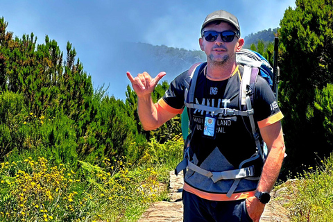 Madeira: Guided Peak Crossing: Pico do Arieiro to Pico Ruivo