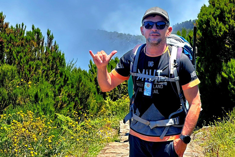 Madeira: Guided Peak Crossing: Pico do Arieiro to Pico Ruivo