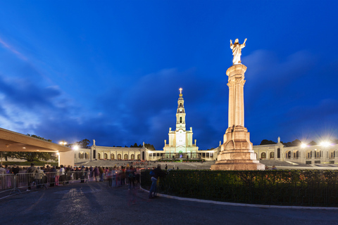 Depuis Lisbonne : Fátima de nuit – Expérience de la procession aux bougiesDe Lisbonne : Fátima de nuit – Expérience de la procession aux bougies