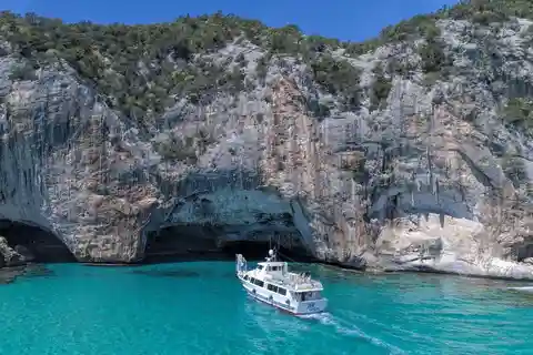 Da Cala Gonone: trasferimento in barca al Bue Marino e a Cala Luna