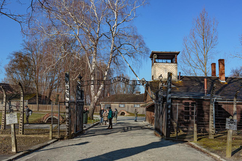 Krakau: Auschwitz-Birkenau Entry Ticket und TransferGruppentour mit Busabholung