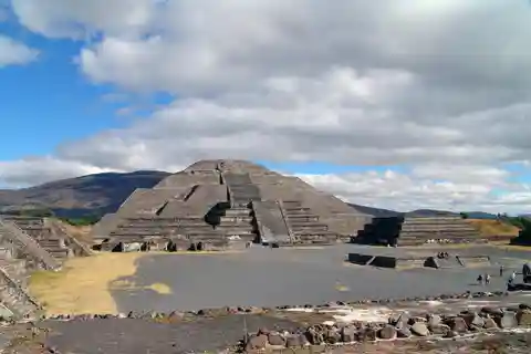 Mexico : Visite des Pyramides de Teotihuacan l'après-midi à la mi-journée