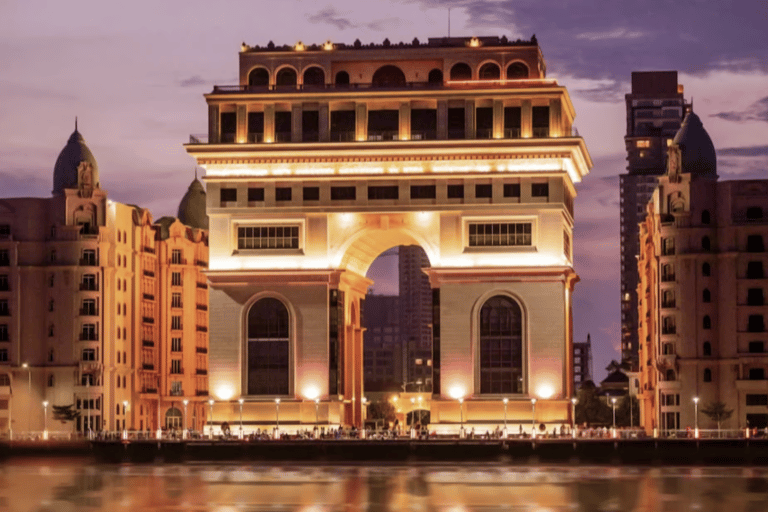 Phnom Penh: 4 hours Evening City Highlight & Sunset Cruise Vespa Option + English Guide