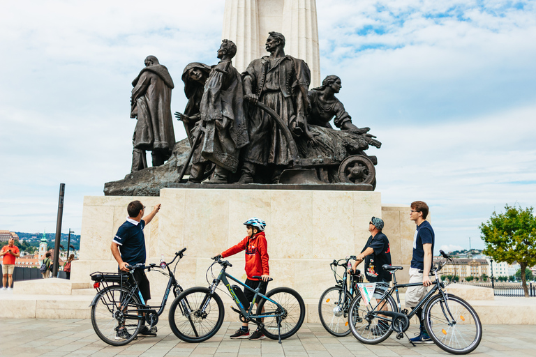 Budapest: Grand Sightseeing cykelturBudapest: Sightseeingtur med cykel