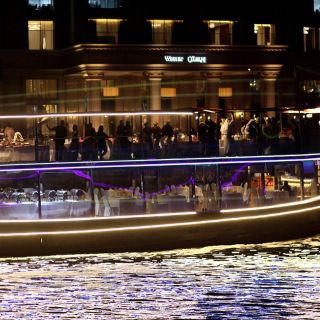 Dubai Canal: Luxus-Dinner-Bootsfahrt mit Transfer-Optionen