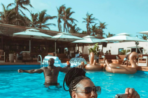 Expérience de luxe en bord de mer à Accra : Sérénité du soleil et du sable et déjeuner