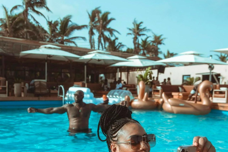 Esperienza di lusso sulla spiaggia di Accra: Sole Sabbia Serenità e Pranzo