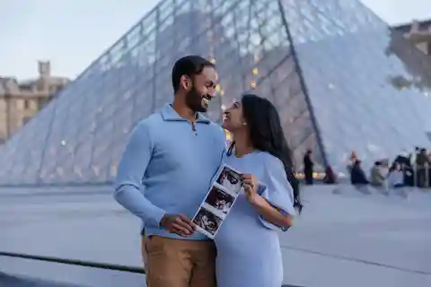 Paris: Louvren eller Seinebroarna Louvren-fotografering eller Seine-broar Eiffeltornet promenad