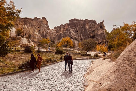 Da Istanbul: Tour privato di 2 giorni della CappadociaTour standard