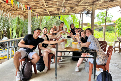 BARCO DE CESTA DE COCO, HACIENDO LANTERAS De Danang/Họian