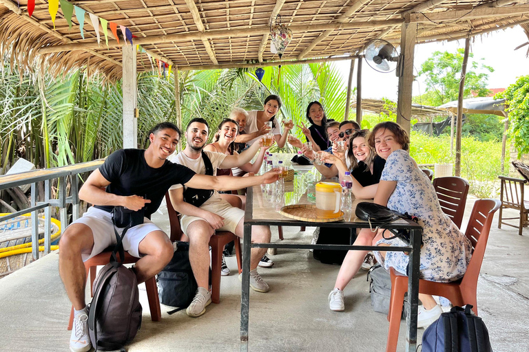 BARCO DE CESTA DE COCO, HACIENDO LANTERAS De Danang/Họian