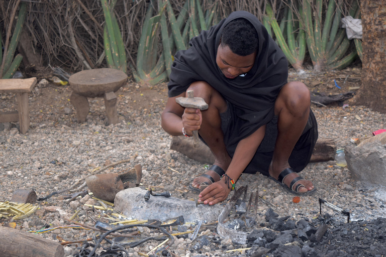 Tarangire-Nationalpark &amp; Eyasi-See (Datoga- &amp; Hadzabe-Dörfer)Premium Lodge im Tarangire-Nationalpark