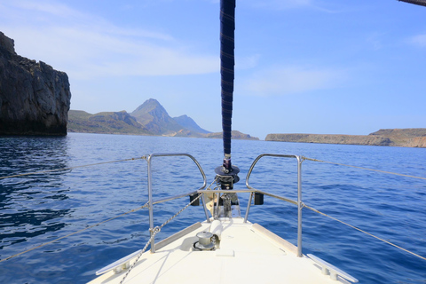 Kissamos: Balos and Gramvousa Private Sailing Trip with Meal