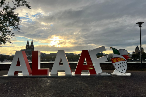 Cologne: Carnival Walking Tour with Glass of Beer