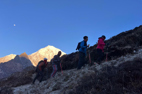 Excursión de 6 días a Gosaikunda: Una aventura en el HimalayaExcursión de 6 días a Gosaikunda: Una aventura en el Himalaya&quot;