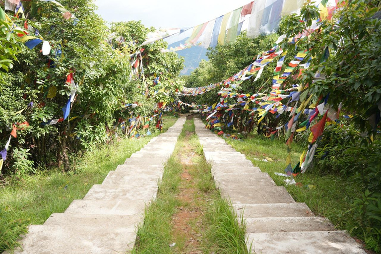 Katmandu: Wycieczka do klasztoru Pharping (jaskinia Asura i Yangleshö)