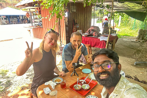 Colombo: Sri Lankan Street Food Lovers Evening Tour by Local