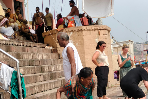 Pintu Tourist Guide in Spanish &amp; English in Varanasi/BenaresPASEO EN BARCA POR EL RIO ATARDECER, CREMACIÓN Y CEREMONIA