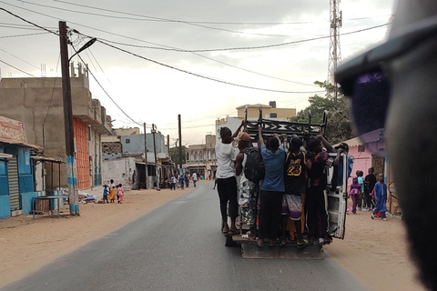 Dakar: prywatna wycieczka "poruszaj się, jedz i zachowuj się jak miejscowy"Pół dnia: lunch wliczony w cenę