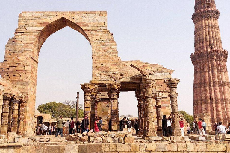 New Delhi: Qutub Minar Entry Ticket Entry Ticket + Tour Guide + Transfer!