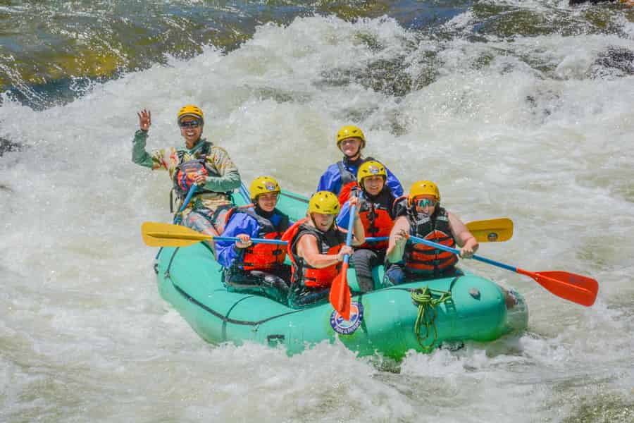 Dumont: Familienfreundliche Rafting Tour auf dem Clear Creek. Foto: GetYourGuide