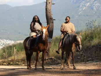 Icmeler Reiten durch die Flüsse und Wälder