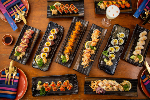 Bangkok: Paquetes de comida y bebida en la azotea Above ElevenSet para compartir para 2 personas