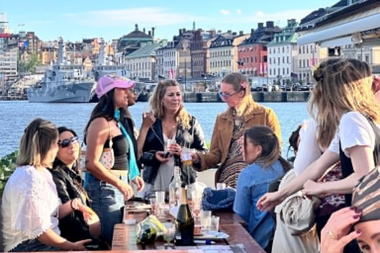 Stockholm: Djurgården 2-hour Live Music Raft Tour (BYO)