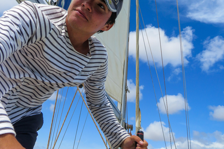 Meio dia de aventura num iate à vela na Ilha do Sal - 3 horas