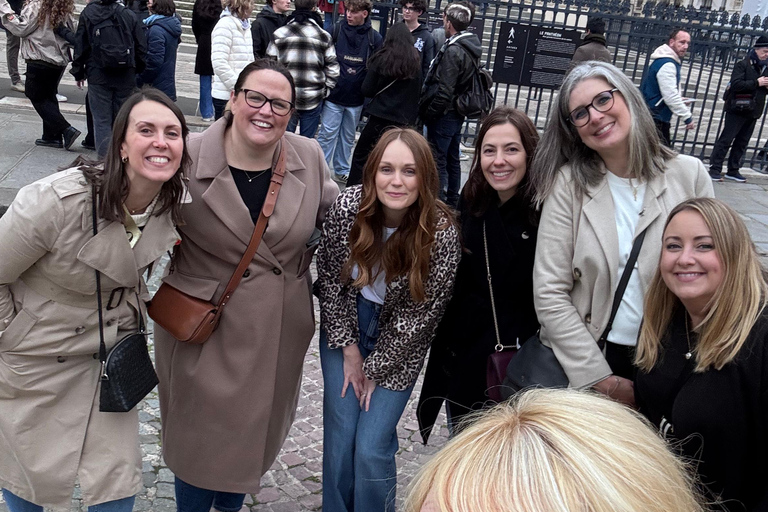 Paris: In the Footsteps of Emily (in German) Paris: Emily inspired walking tour