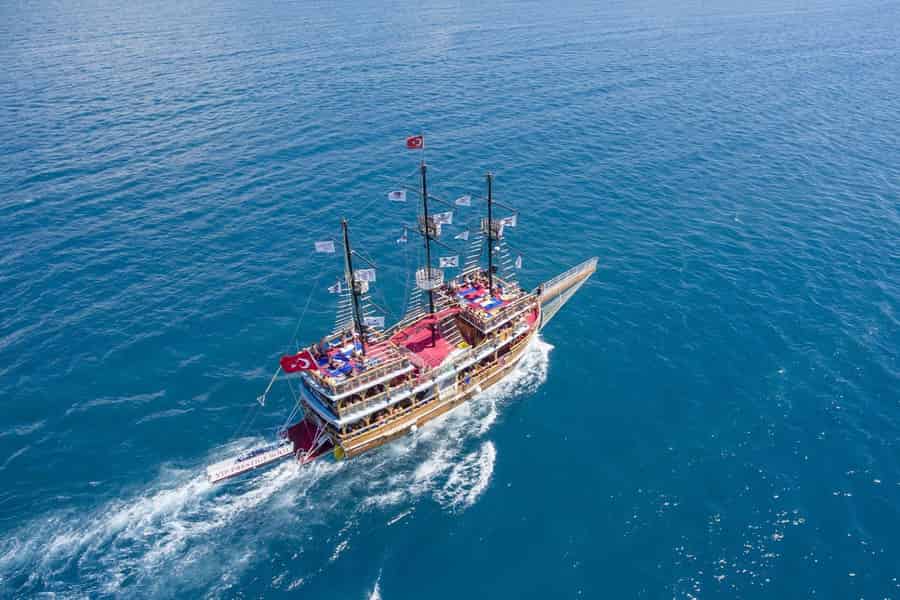 Side: Bootstour zur Delfininsel mit unbegrenzten Erfrischungsgetränken. Foto: GetYourGuide