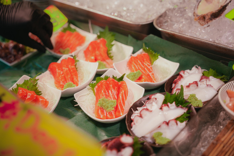 Tsukiji Fish Market Food Tour in Tokyo: Seafood Delight