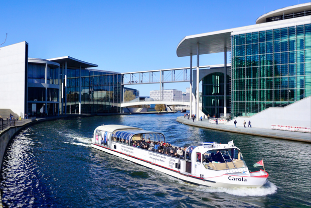 Berlin : sortie en bateau d'une heure avec guide bilingue (DE/EN)