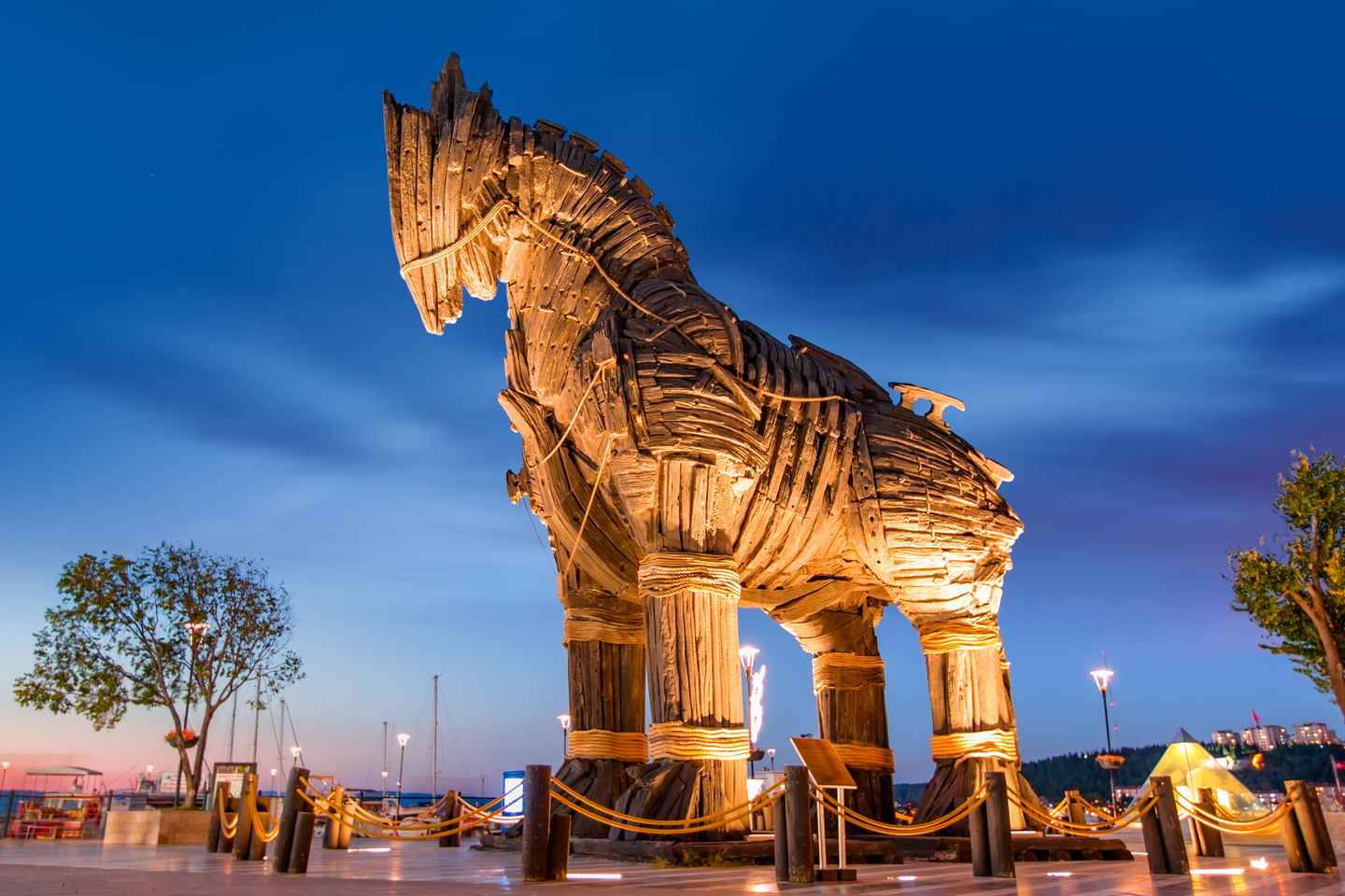 「イスタンブール：トロイ一日バスツアー＋フェリー＆ランチ」