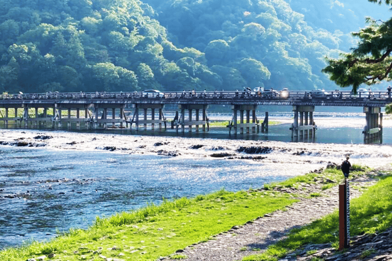 Kyoto: Arashiyama UNESCO Walking Tour with Admission