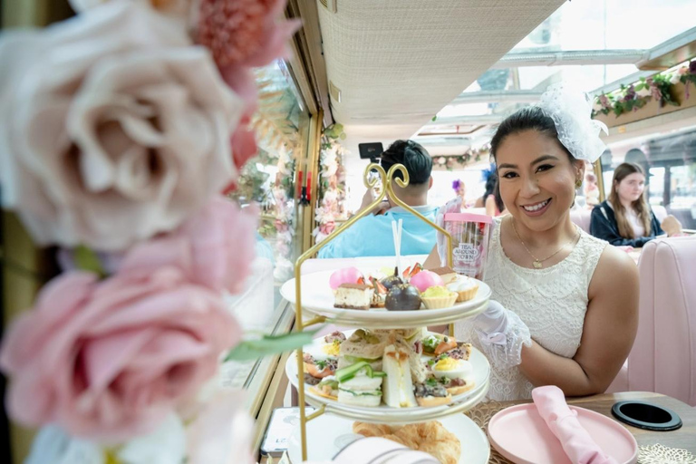 Houston: Tea Around Town® Afternoon Tea Bus TourLuxe Admission