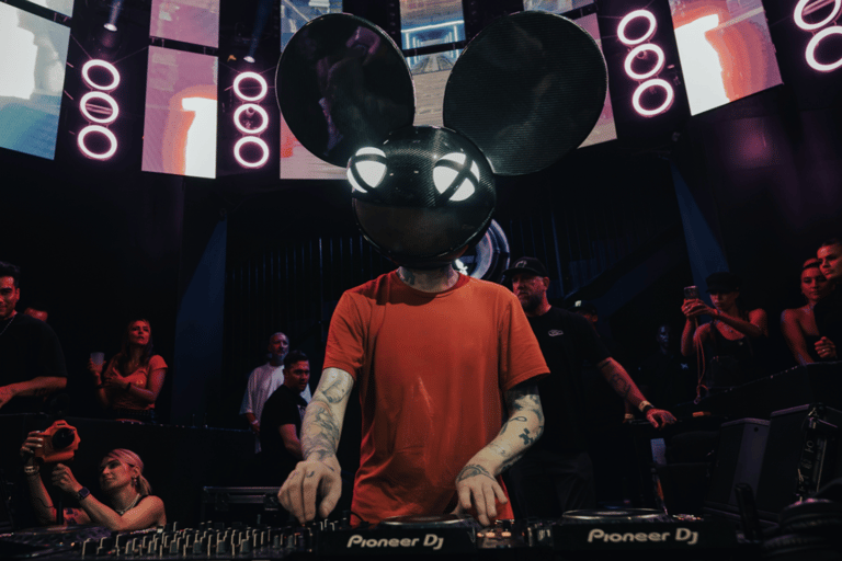 Ibiza: VIP Club Crawl with 3hrs Open Bar and Nightclub Entry