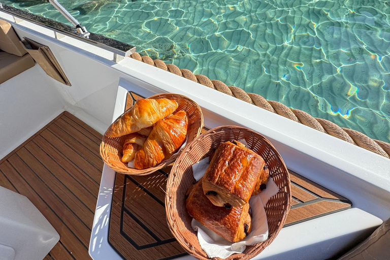 Mandelieu-la-Napoule: Luxury Boat Rental Without a License Mandelieu - 8-hour luxury boat rental without a license (6 people)