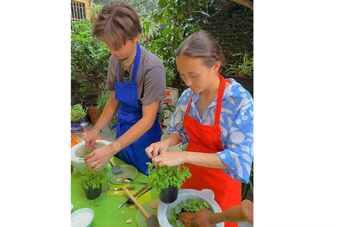 Genoa: Pesto and Walnut Sauce Lesson with World Champion and Ligurian Menu