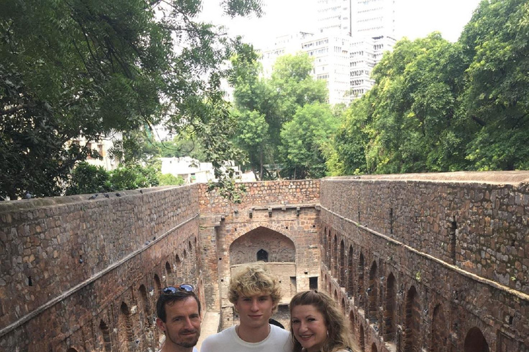 Delhi: Akshardham Light & Water Show Private Tour w/ Options Tour with Guide & AC Car: Akshardham Temple Only