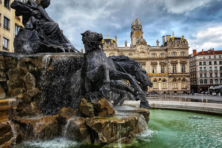 Lyon: Group Night Tour of Lyon Lyon: Evening Group Tour of Lyon