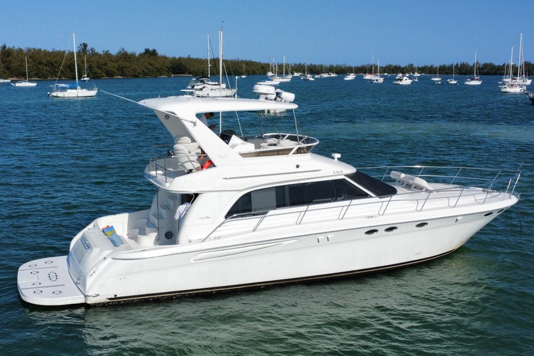 Private Yacht cruise, Biscayne Bay, Miami Beach. 52Ft