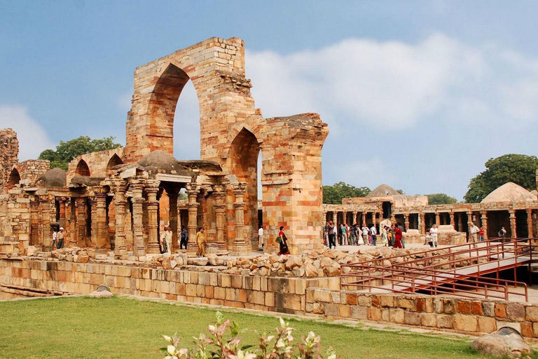 New Delhi: Qutub Minar Entry Ticket Entry Ticket + Tour Guide + Transfer!