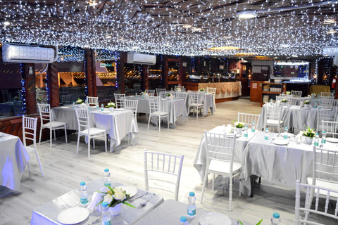 Cena en el Mejor Crucero en Dhow por la Marina de Dubai y Espectáculo TanuraDubai: Crucero en Dhow Marina Cena Multi Cusine y Espectáculo Tanura