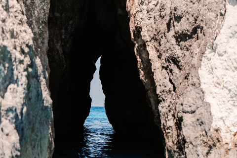 Prywatna łódź na Zakintos: jaskinie Keri, Mizithres, Agalas (maks. 5 osób)